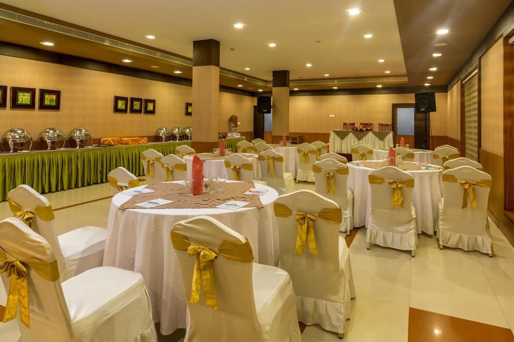 Rustic Leisures Llp Hotel Kochi Exterior foto