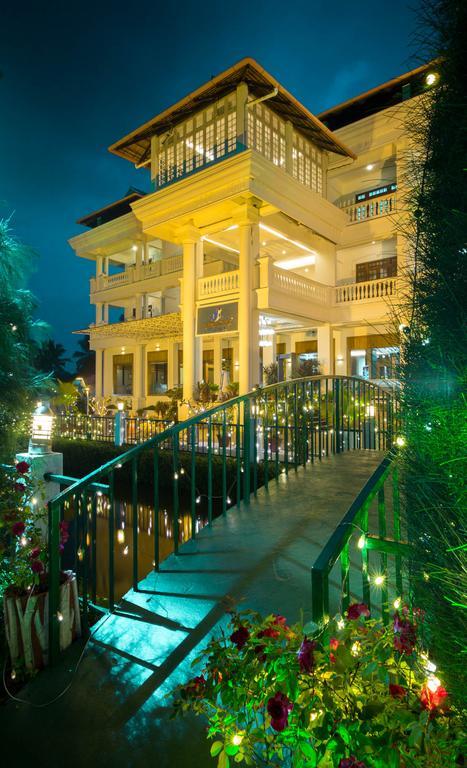 Rustic Leisures Llp Hotel Kochi Exterior foto