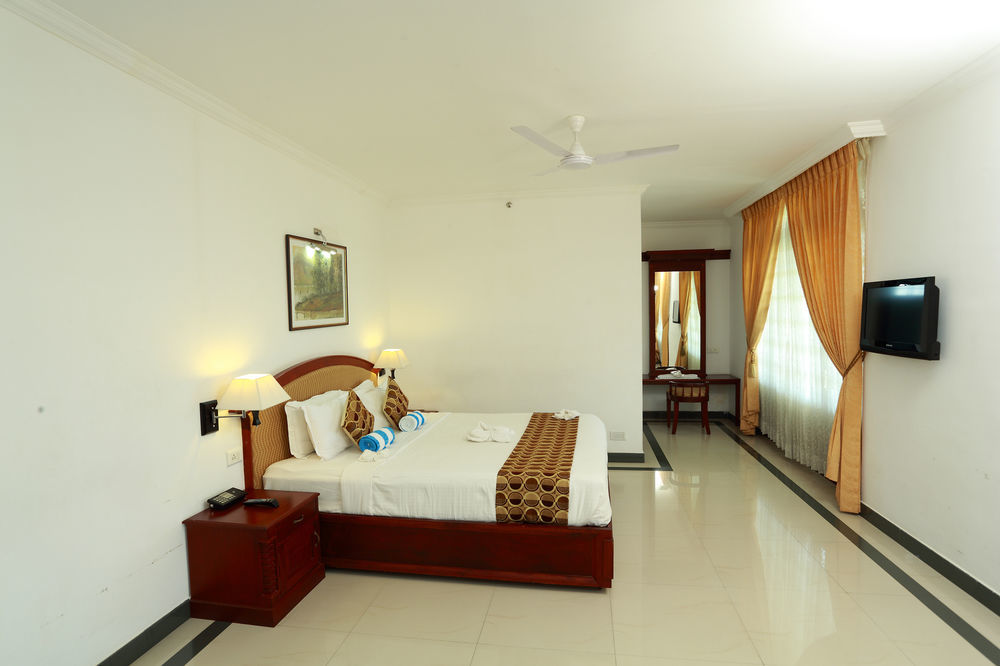 Rustic Leisures Llp Hotel Kochi Exterior foto