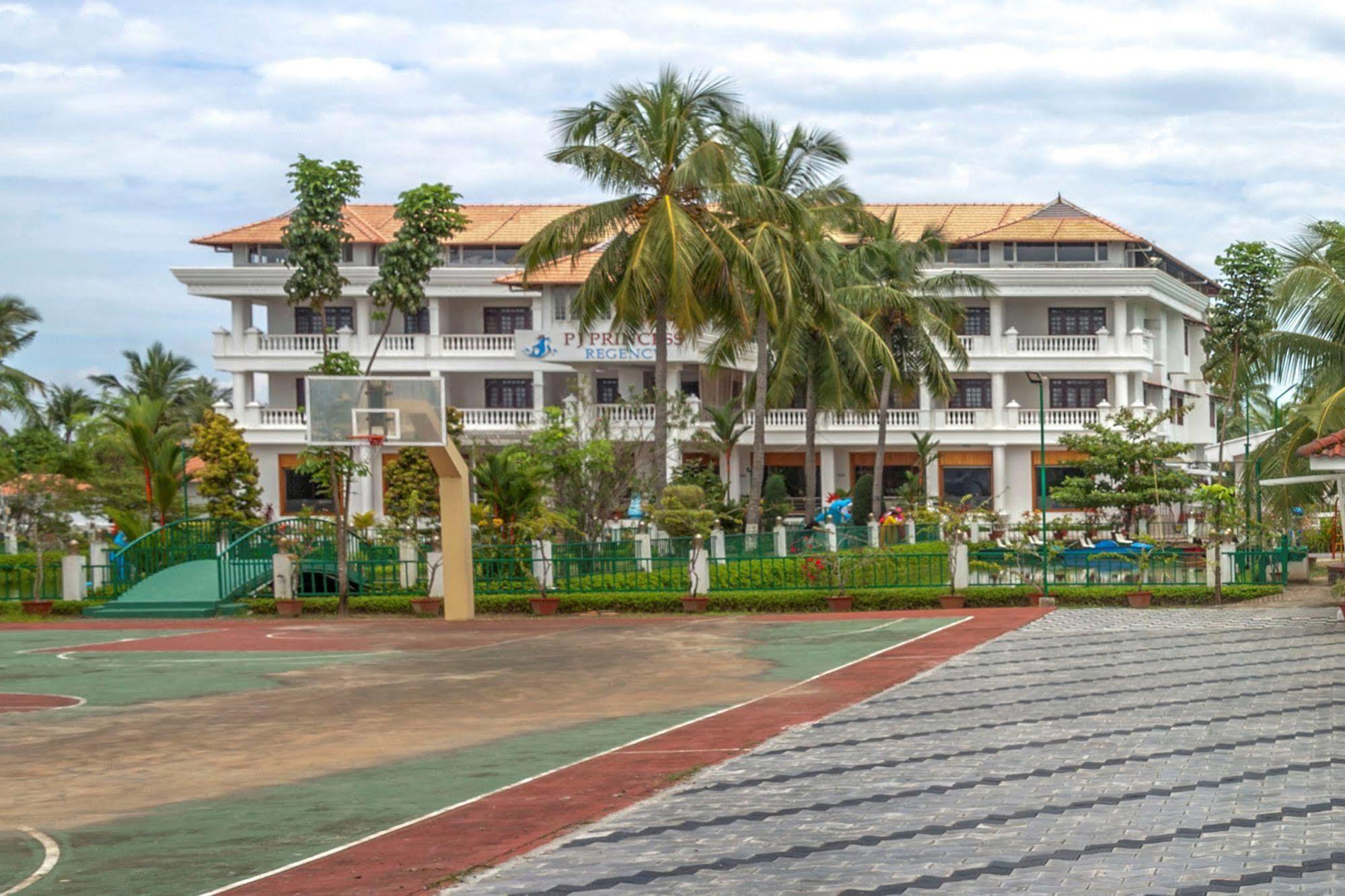 Rustic Leisures Llp Hotel Kochi Exterior foto