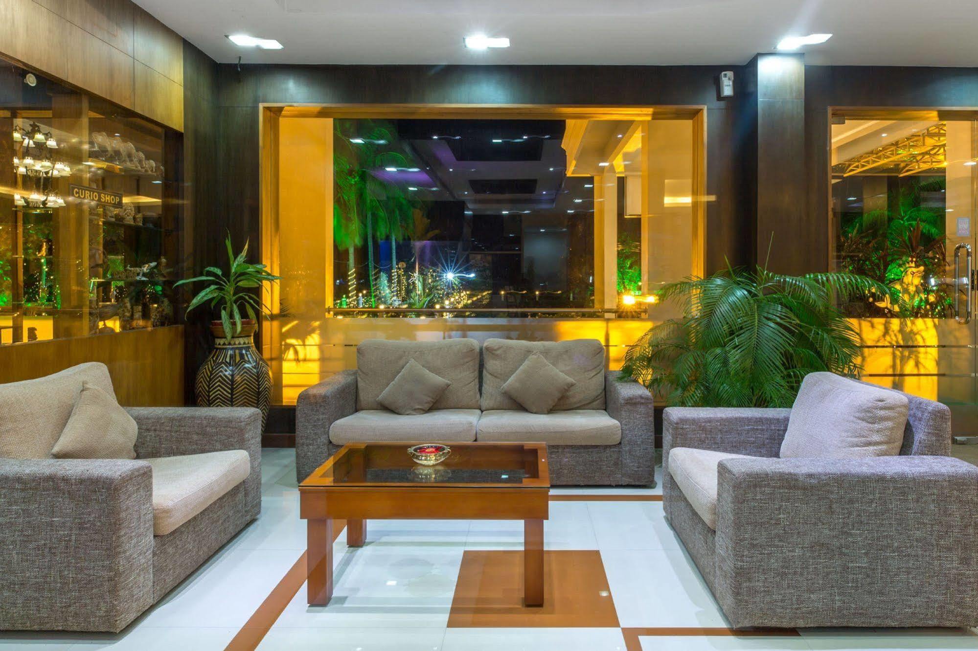 Rustic Leisures Llp Hotel Kochi Exterior foto