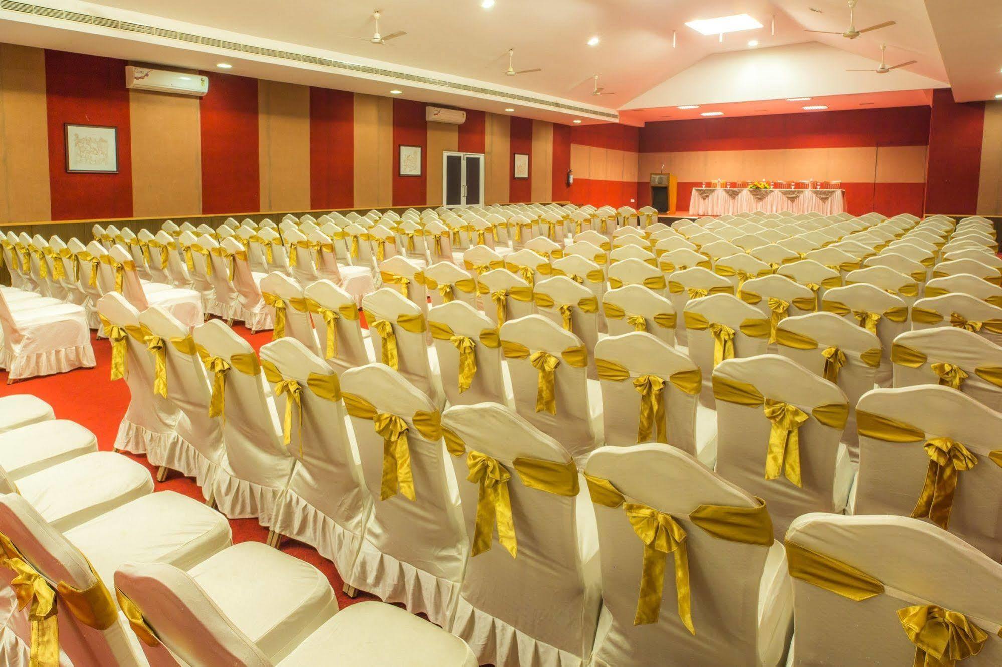 Rustic Leisures Llp Hotel Kochi Exterior foto