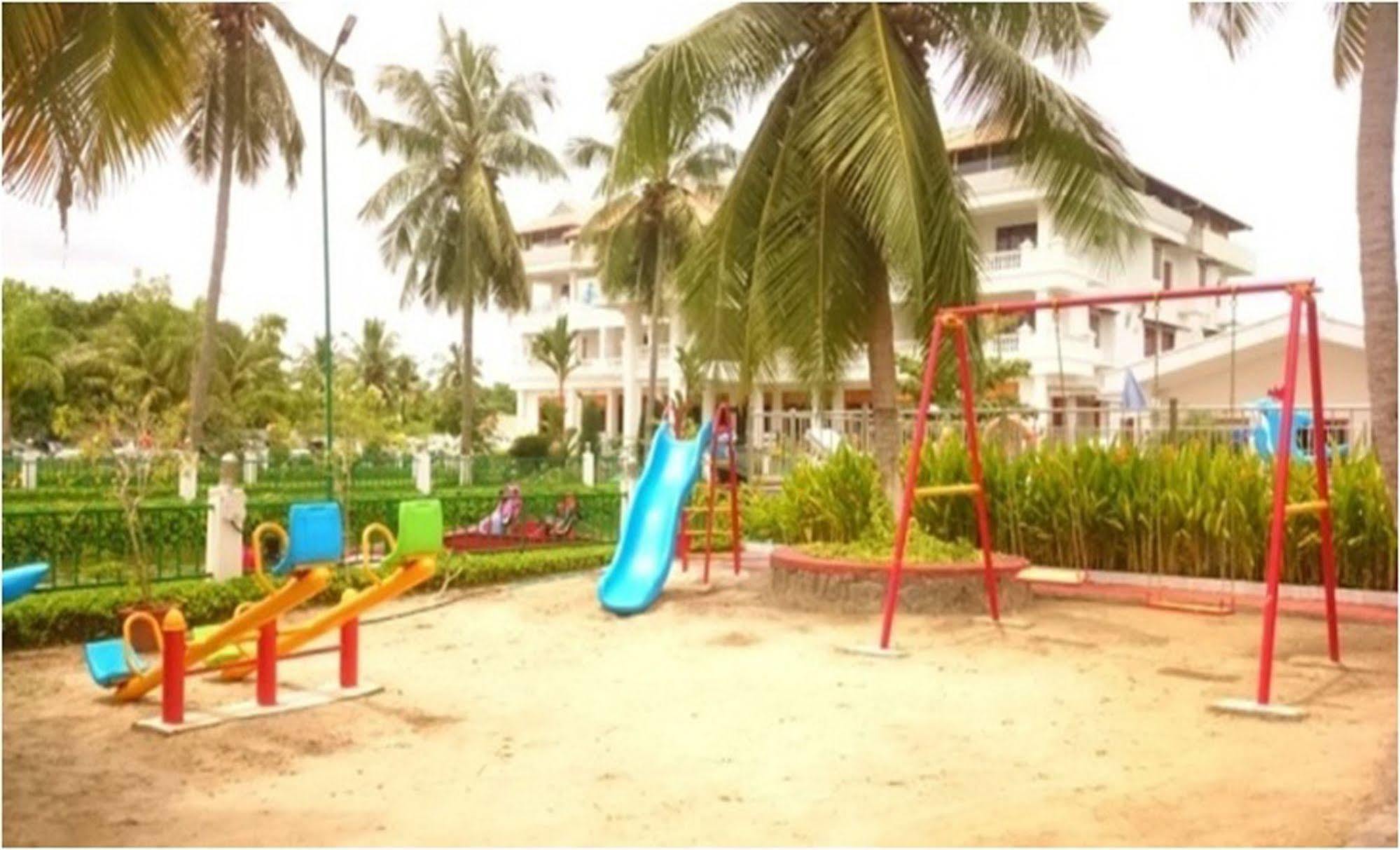 Rustic Leisures Llp Hotel Kochi Exterior foto