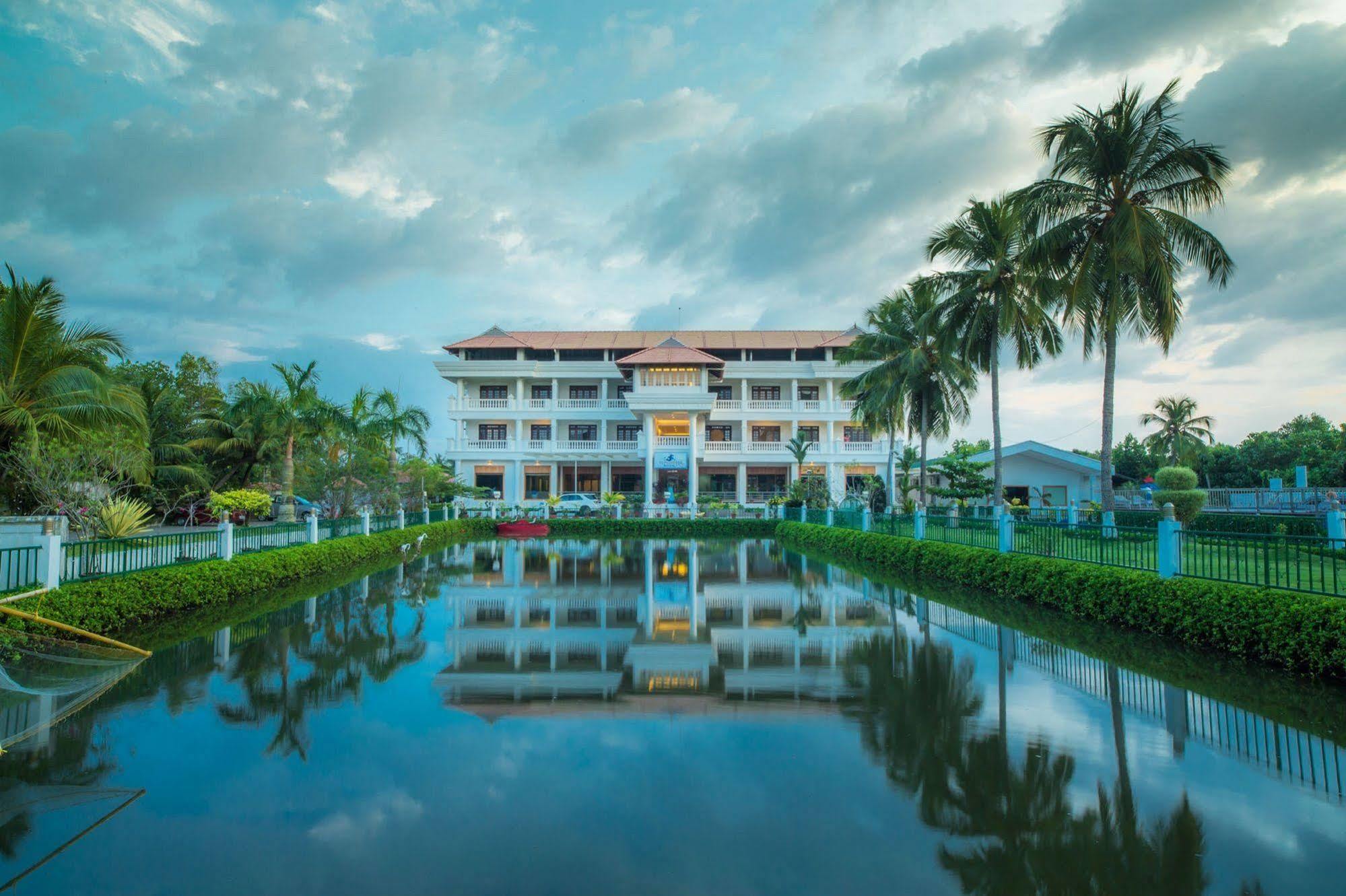 Rustic Leisures Llp Hotel Kochi Exterior foto